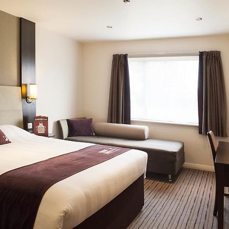 Premier Inn High Wycombe/Beaconsfield Ngoại thất bức ảnh