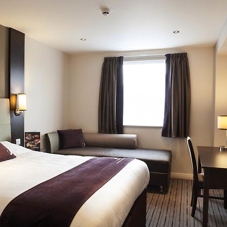 Premier Inn High Wycombe/Beaconsfield Ngoại thất bức ảnh
