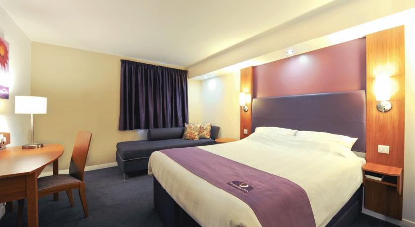 Premier Inn High Wycombe/Beaconsfield Ngoại thất bức ảnh