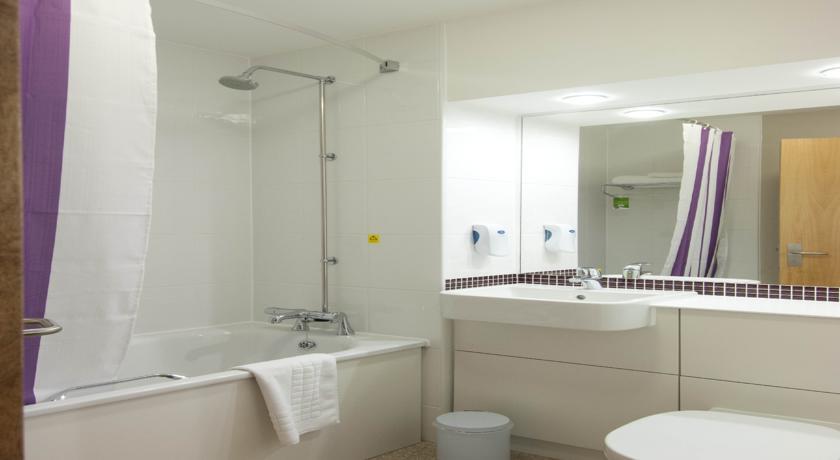 Premier Inn High Wycombe/Beaconsfield Ngoại thất bức ảnh