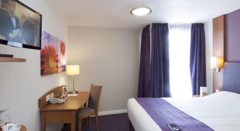 Premier Inn High Wycombe/Beaconsfield Ngoại thất bức ảnh