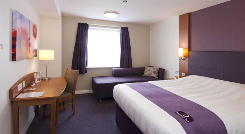Premier Inn High Wycombe/Beaconsfield Ngoại thất bức ảnh