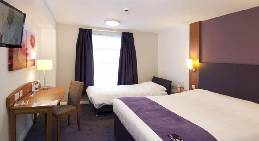Premier Inn High Wycombe/Beaconsfield Ngoại thất bức ảnh