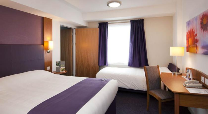 Premier Inn High Wycombe/Beaconsfield Ngoại thất bức ảnh