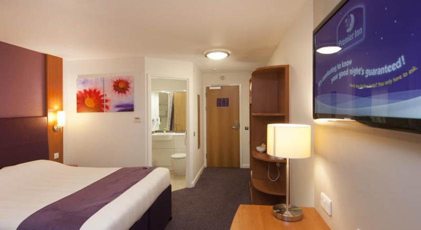 Premier Inn High Wycombe/Beaconsfield Ngoại thất bức ảnh