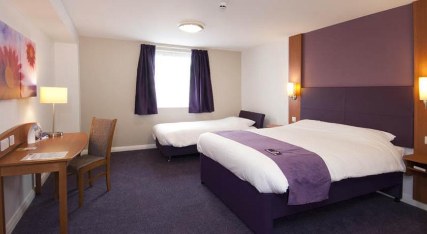 Premier Inn High Wycombe/Beaconsfield Ngoại thất bức ảnh
