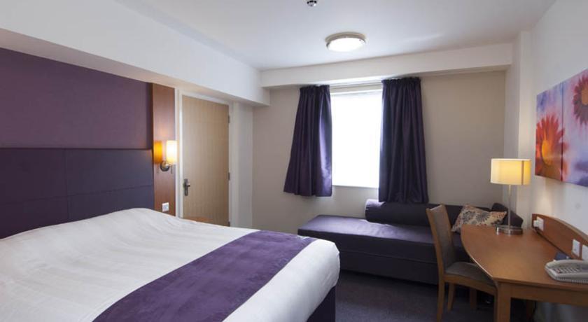 Premier Inn High Wycombe/Beaconsfield Ngoại thất bức ảnh