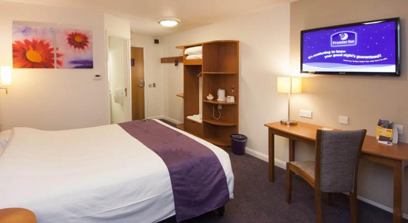Premier Inn High Wycombe/Beaconsfield Ngoại thất bức ảnh