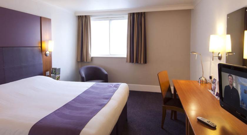 Premier Inn High Wycombe/Beaconsfield Ngoại thất bức ảnh