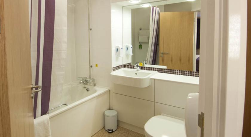 Premier Inn High Wycombe/Beaconsfield Ngoại thất bức ảnh