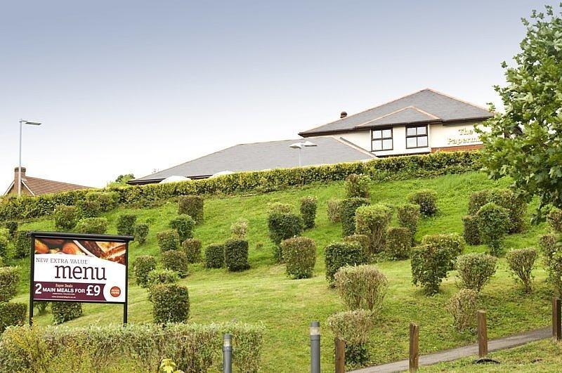 Premier Inn High Wycombe/Beaconsfield Ngoại thất bức ảnh