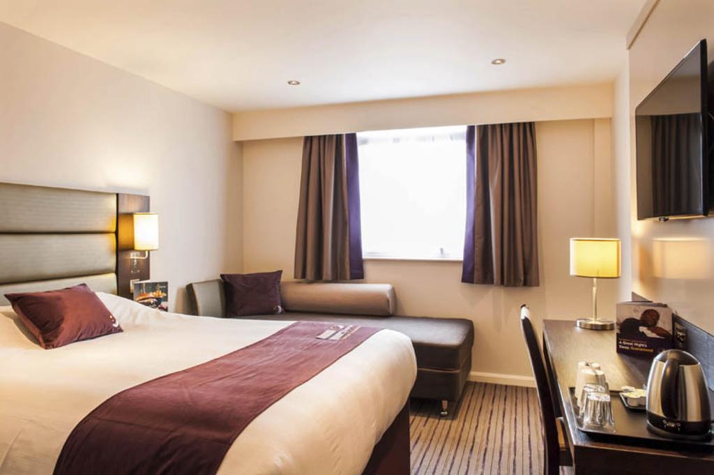 Premier Inn High Wycombe/Beaconsfield Ngoại thất bức ảnh