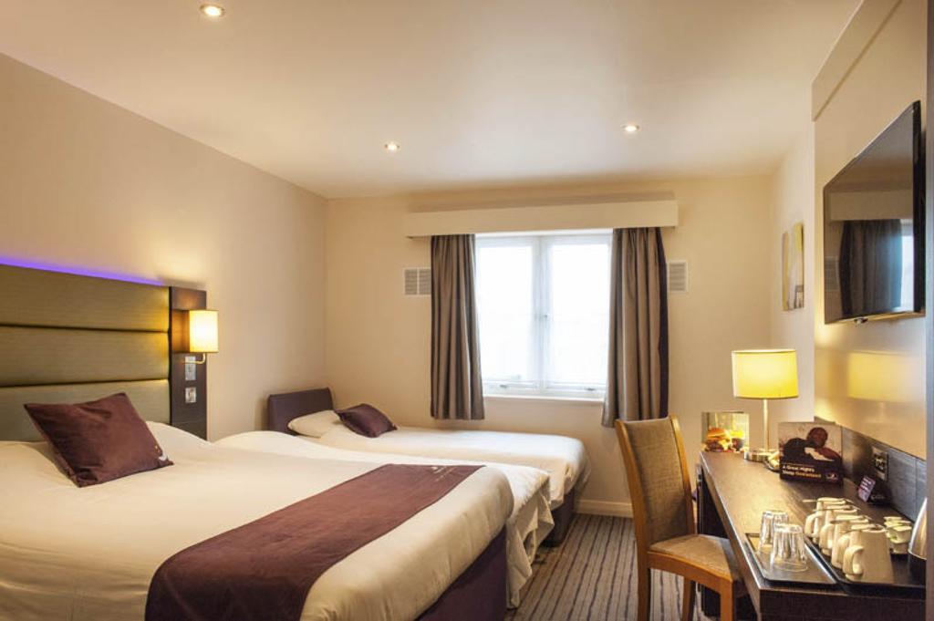 Premier Inn High Wycombe/Beaconsfield Ngoại thất bức ảnh