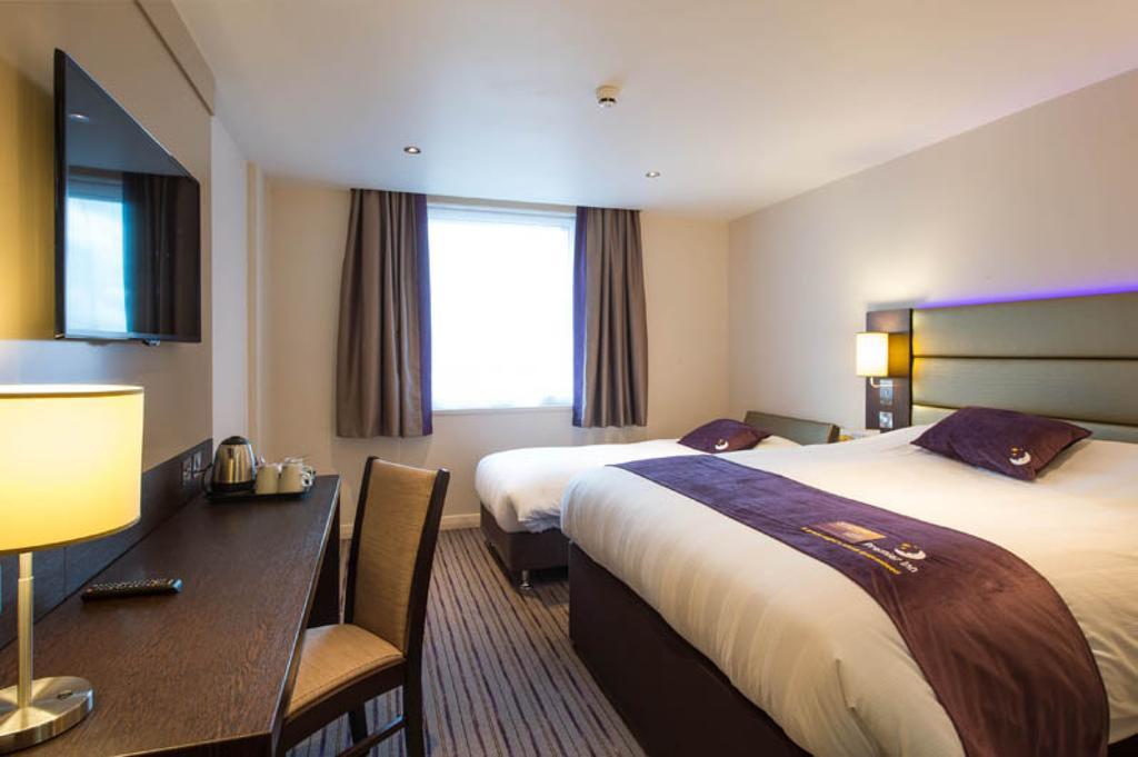 Premier Inn High Wycombe/Beaconsfield Ngoại thất bức ảnh