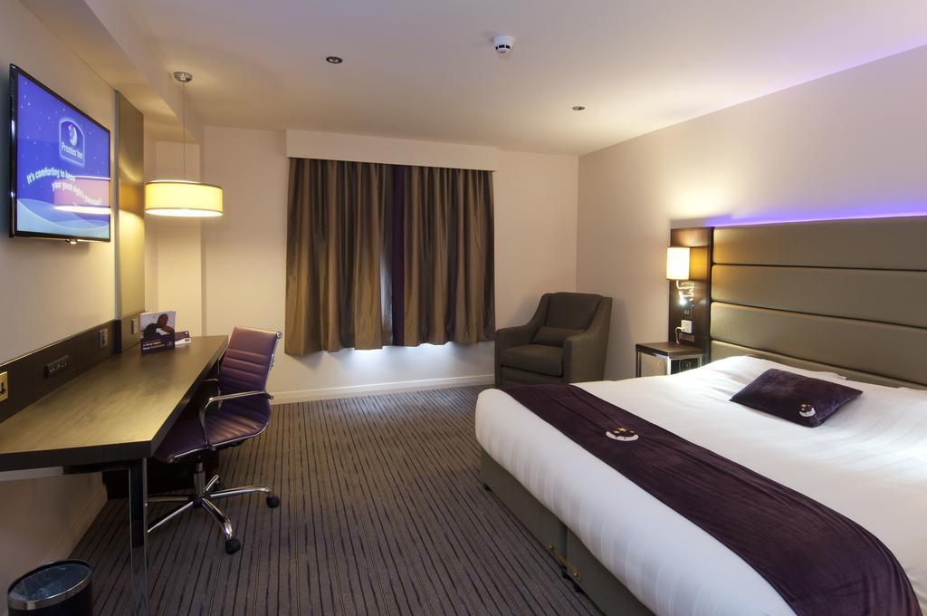 Premier Inn High Wycombe/Beaconsfield Ngoại thất bức ảnh