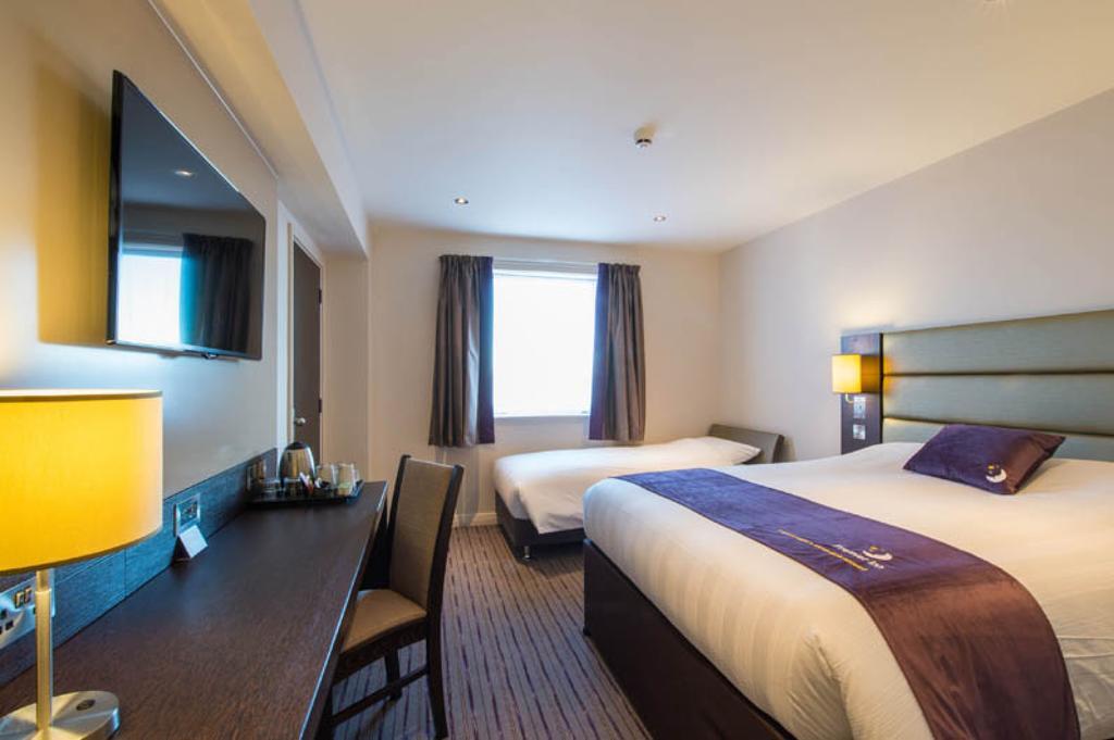 Premier Inn High Wycombe/Beaconsfield Ngoại thất bức ảnh