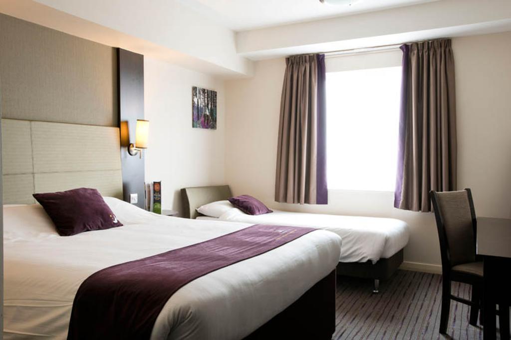 Premier Inn High Wycombe/Beaconsfield Ngoại thất bức ảnh