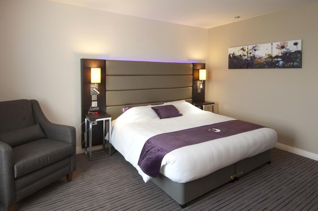 Premier Inn High Wycombe/Beaconsfield Ngoại thất bức ảnh