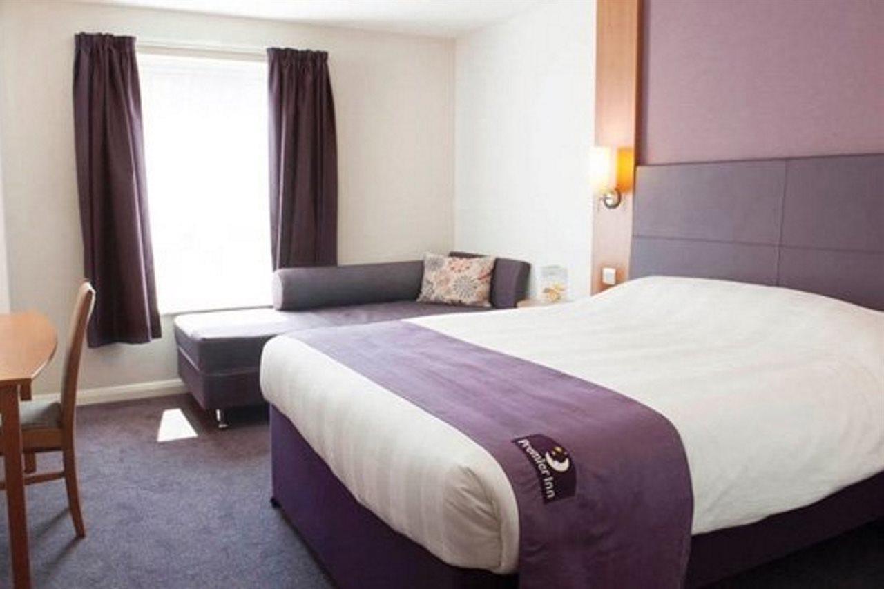 Premier Inn High Wycombe/Beaconsfield Ngoại thất bức ảnh