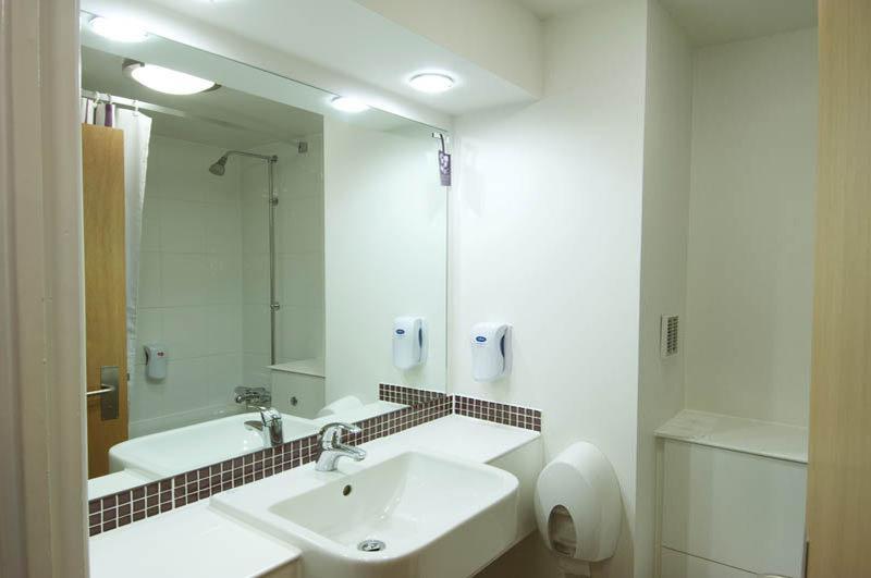 Premier Inn High Wycombe/Beaconsfield Ngoại thất bức ảnh